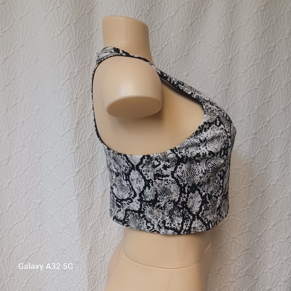 Express  Women Top Size M Black and White Fitted Crop Tank Top - Picture 4 of 9